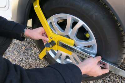 Milenco Lightweight Wheel Clamp instruction 3